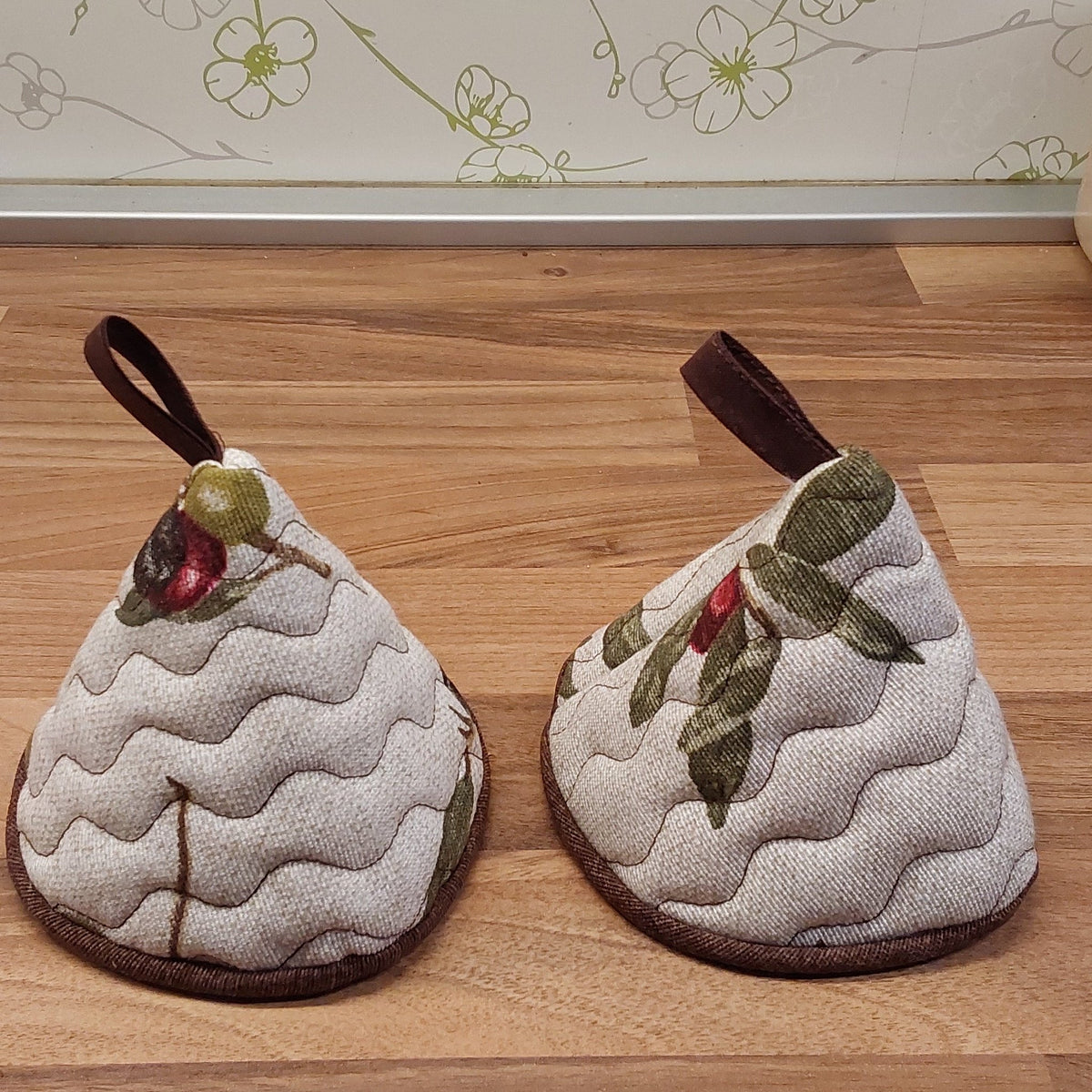 Set of two cone-shaped oven mitts