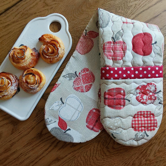 Double Oven Glove in apple print