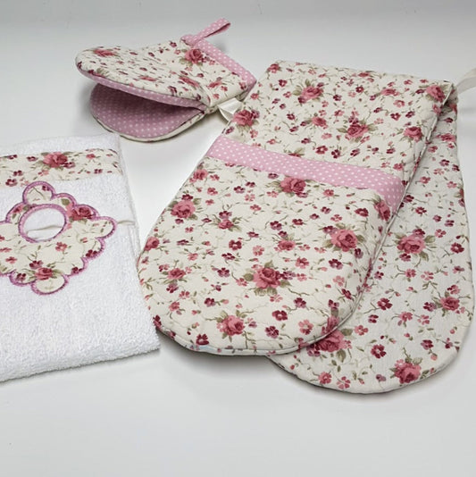 Double Oven Mitt and Potholder Gift Set